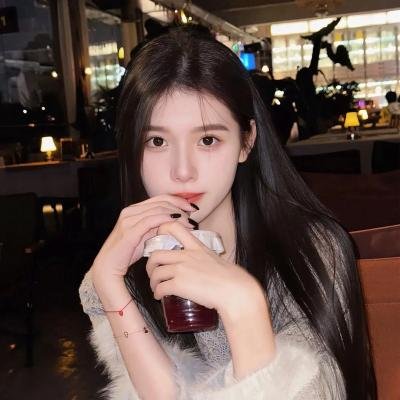 龙纹身的女孩